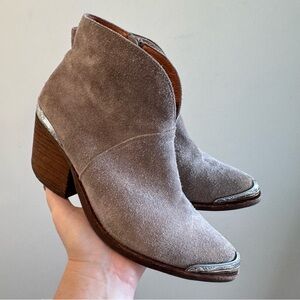 Jeffery Campbell Chauenga Western Bootie Taupe Suede Size 6.5